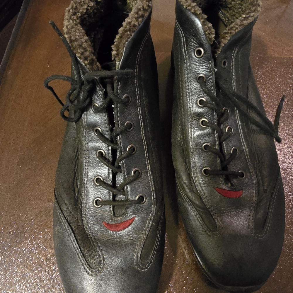 Ecco Black Leather Boots with Red Detail